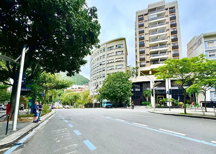 Sofisticação na Praça mais badalada do Leblon Rio de Janeiro
